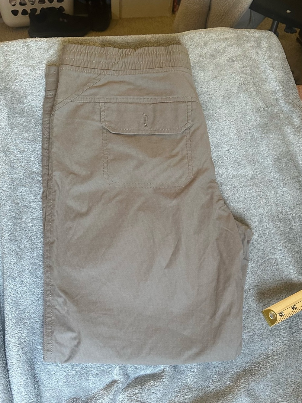 Eddie Bauer Men's Cargo Pants in Light Taupe